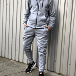 Чоловічий спортивний костюм