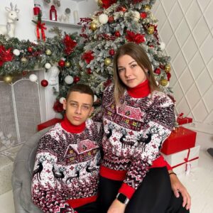 Светр "Домік" з горлом