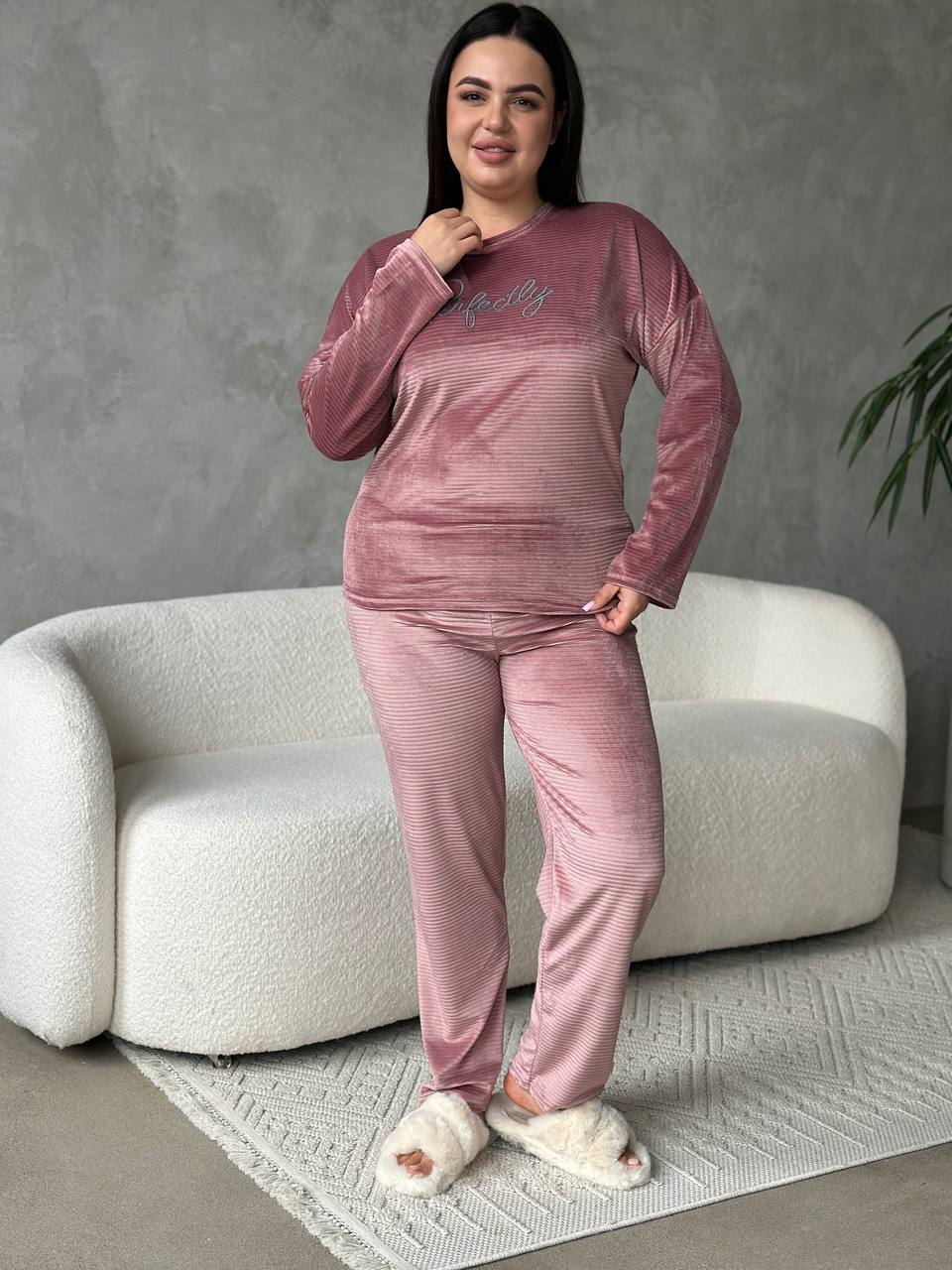 Жіночий велюровий костюм для дому (Батал 2XL-4XL) / Пудрова піжама з турецького велюру