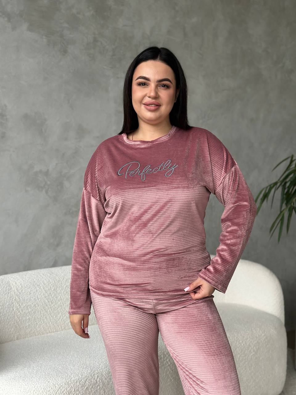 Жіночий велюровий костюм для дому (Батал 2XL-4XL) / Пудрова піжама з турецького велюру - Зображення 6