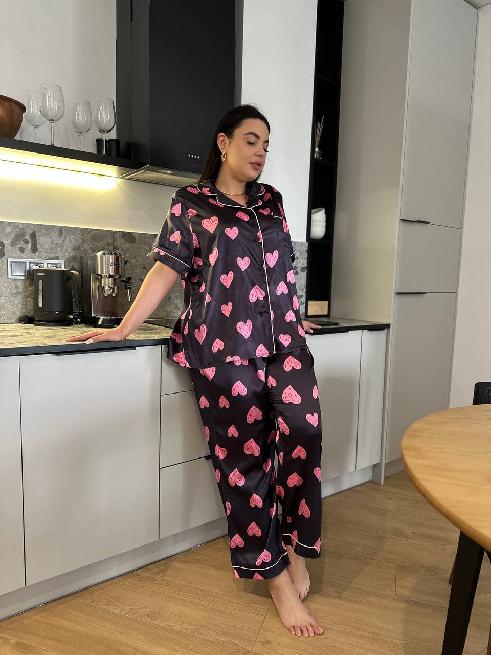 Шовкова піжама з принтом "Сердечка" (Plus Size 2XL-5XL) / Ніжний домашній костюм для пишних форм - Зображення 10