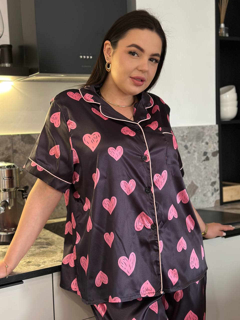 Шовкова піжама з принтом "Сердечка" (Plus Size 2XL-5XL) / Ніжний домашній костюм для пишних форм - Зображення 9