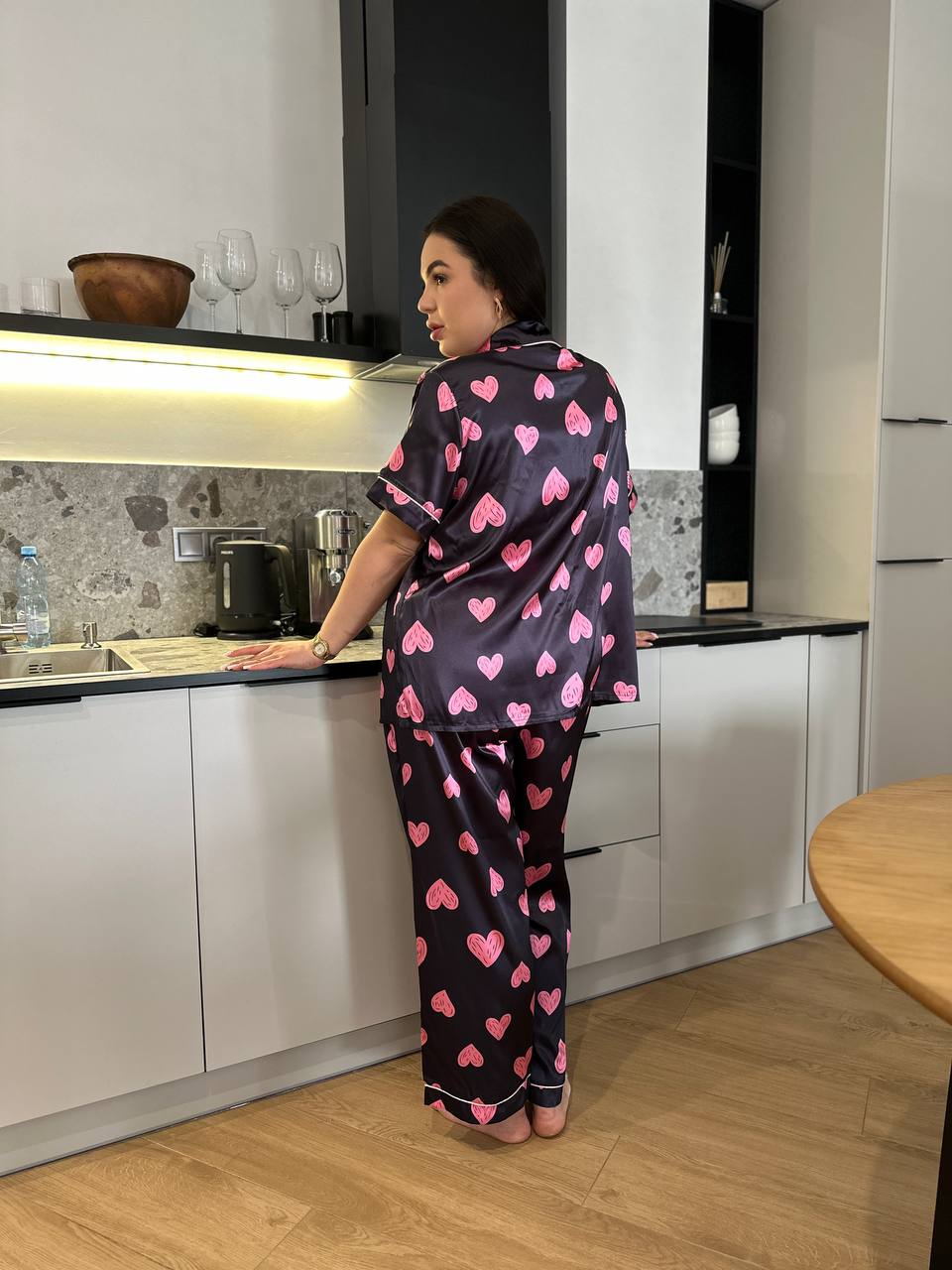 Шовкова піжама з принтом "Сердечка" (Plus Size 2XL-5XL) / Ніжний домашній костюм для пишних форм - Зображення 5