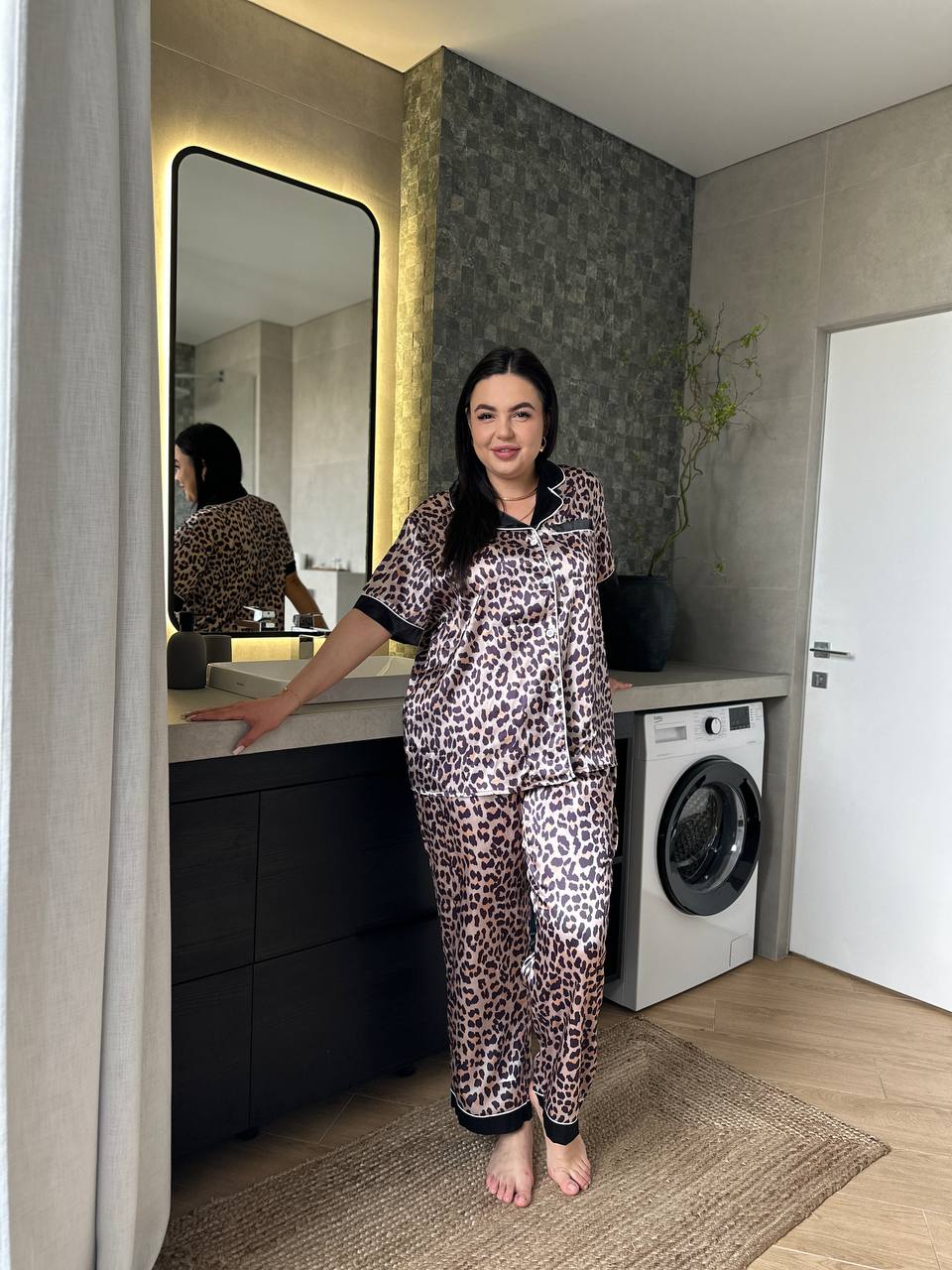 Жіноча шовкова піжама в леопардовий принт (Plus Size 2XL–5XL) / Стильний домашній костюм - Зображення 9