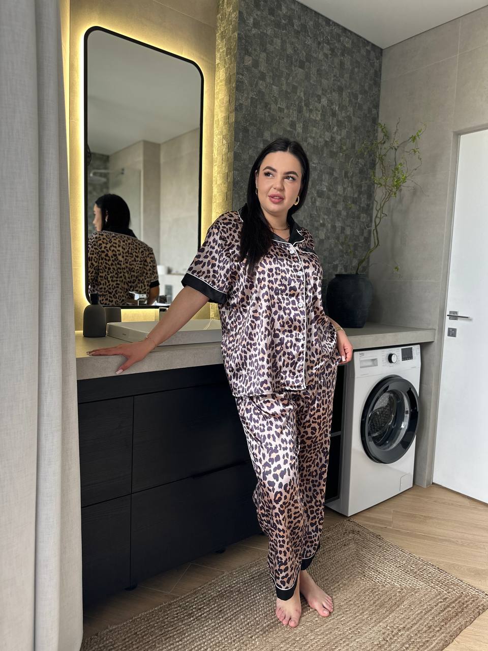 Жіноча шовкова піжама в леопардовий принт (Plus Size 2XL–5XL) / Стильний домашній костюм - Зображення 8