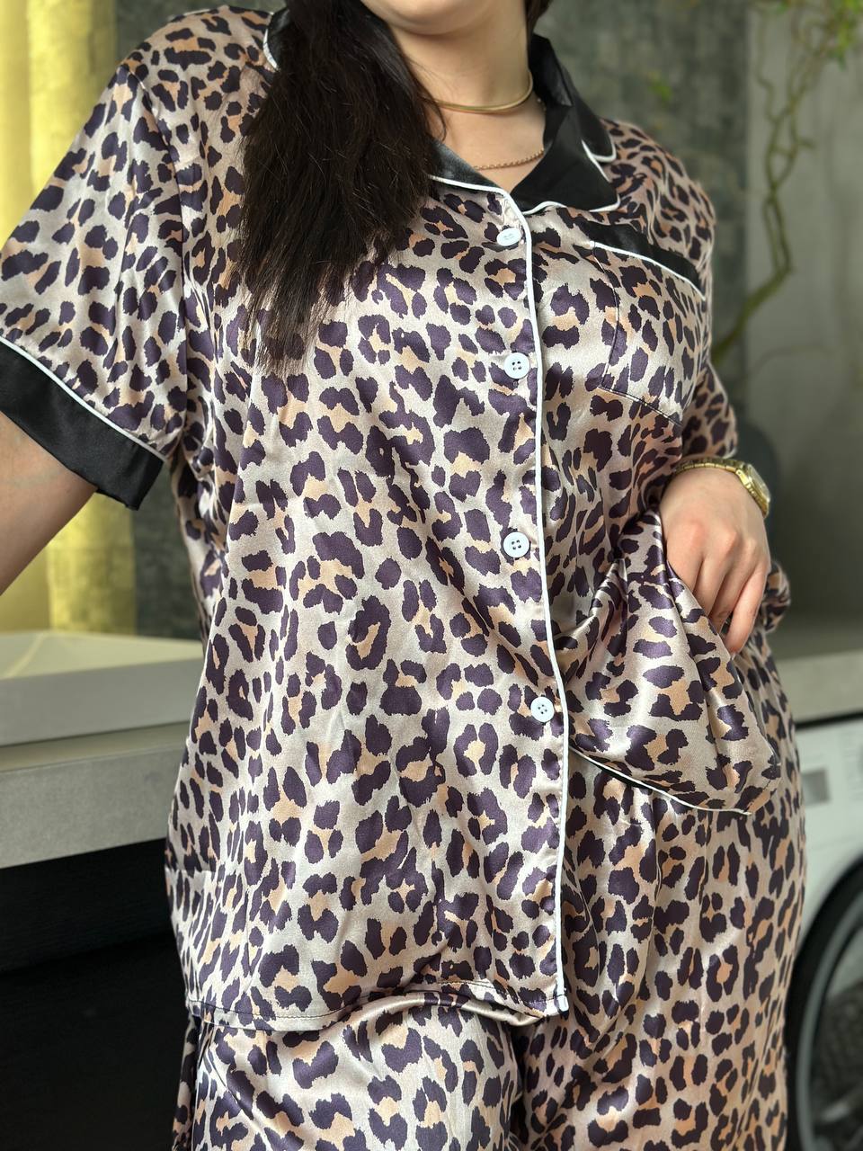 Жіноча шовкова піжама в леопардовий принт (Plus Size 2XL–5XL) / Стильний домашній костюм - Зображення 5