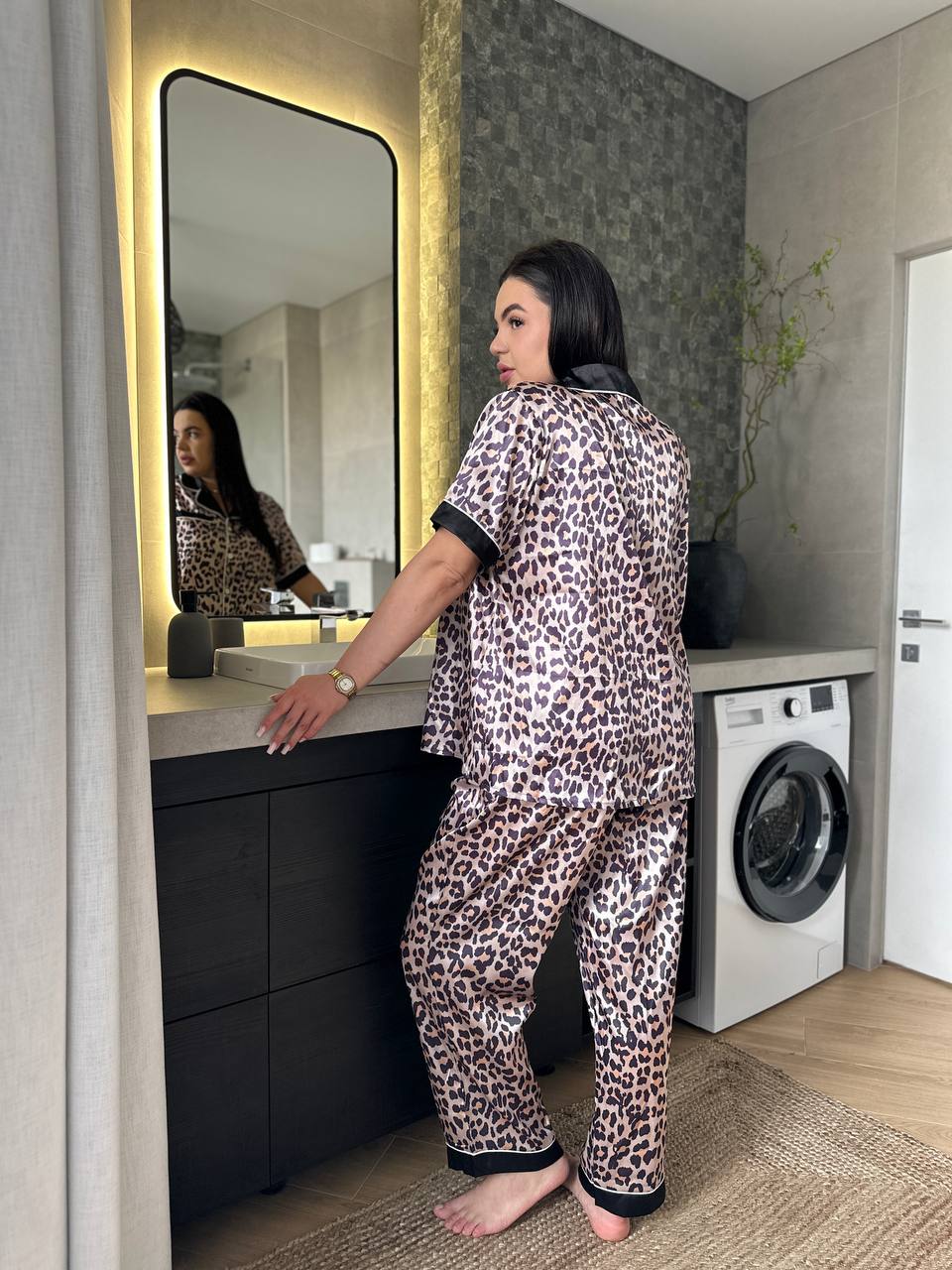 Жіноча шовкова піжама в леопардовий принт (Plus Size 2XL–5XL) / Стильний домашній костюм - Зображення 3
