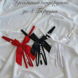 Еротичні трусики "Pearl Desire" з відкритим доступом, прикрашені ніжними перлинами та атласним бантом.