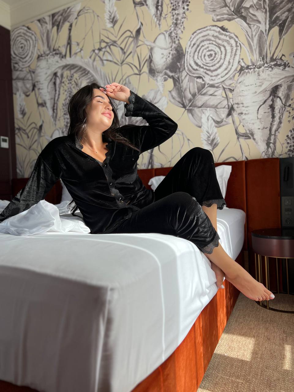 Вишукана оксамитова піжама з мереживом (Костюм) - Зображення 2